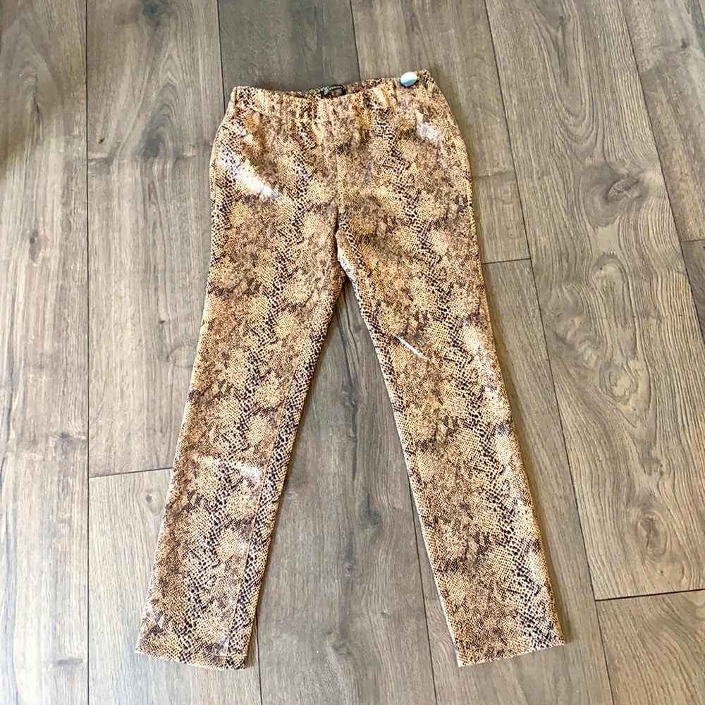 Small snake skin print pants